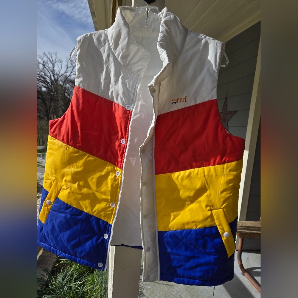 💙 NWT Grrrl Camryn Colorblock Puffer Vest — Retro White/Blue/Yellow